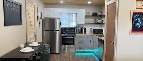 Oven, stovetop, coffee/tea maker, toaster