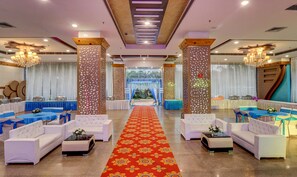 Reception hall - Treebo Premium Pearl Avenue Banquets And Lawn (Dehradun)
