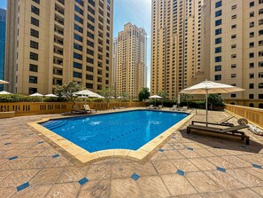 Outdoor pool - HiGuests - Bahar 6 (Dubai)