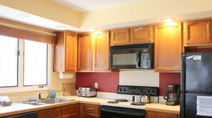 Fridge, microwave, stovetop, dishwasher