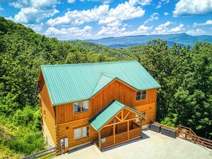 Exterior - A Lasting Impression cabin- private indoor pool and incredible views! (Sevierville)