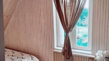 3 bedrooms, iron/ironing board, free WiFi