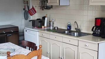 Kühlschrank, Mikrowelle, Ofen, Geschirrspüler