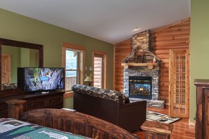 TV, caminetto, videogiochi