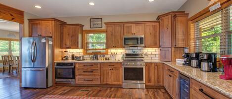 ثلاجة، ميكروويف، فرن، موقد طهي مسطح