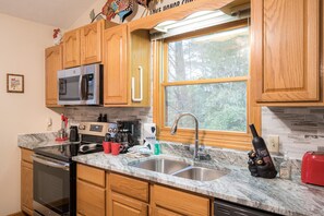 冰箱、微波炉、烤箱、炉灶