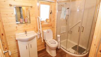 Cottage | Bathroom | Shower