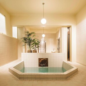 16 treatment rooms, massages