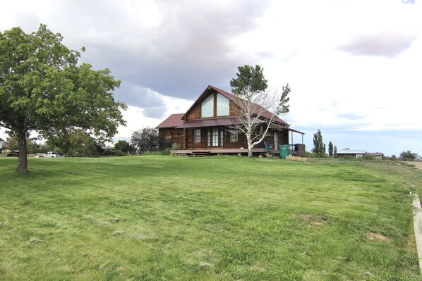 Exterior - Log Haven in Blanding (Blanding)