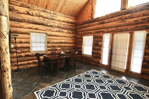 2 bedrooms, travel crib, WiFi - Log Haven in Blanding (Blanding)