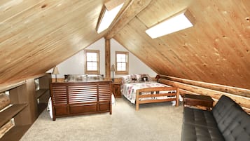 2 bedrooms, travel cot, WiFi