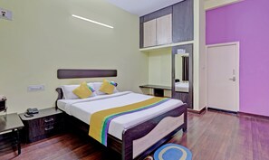 Iron/ironing board - Guru Comfort, 100 m from Apollo Hospital (Bengaluru)