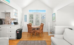 Flat-screen TV, stereo