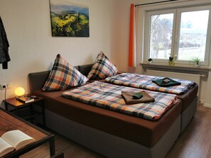 Comfort Double or Twin Room | Free WiFi, bed sheets - Speedy's Bed & Breakfast (Reimerath)