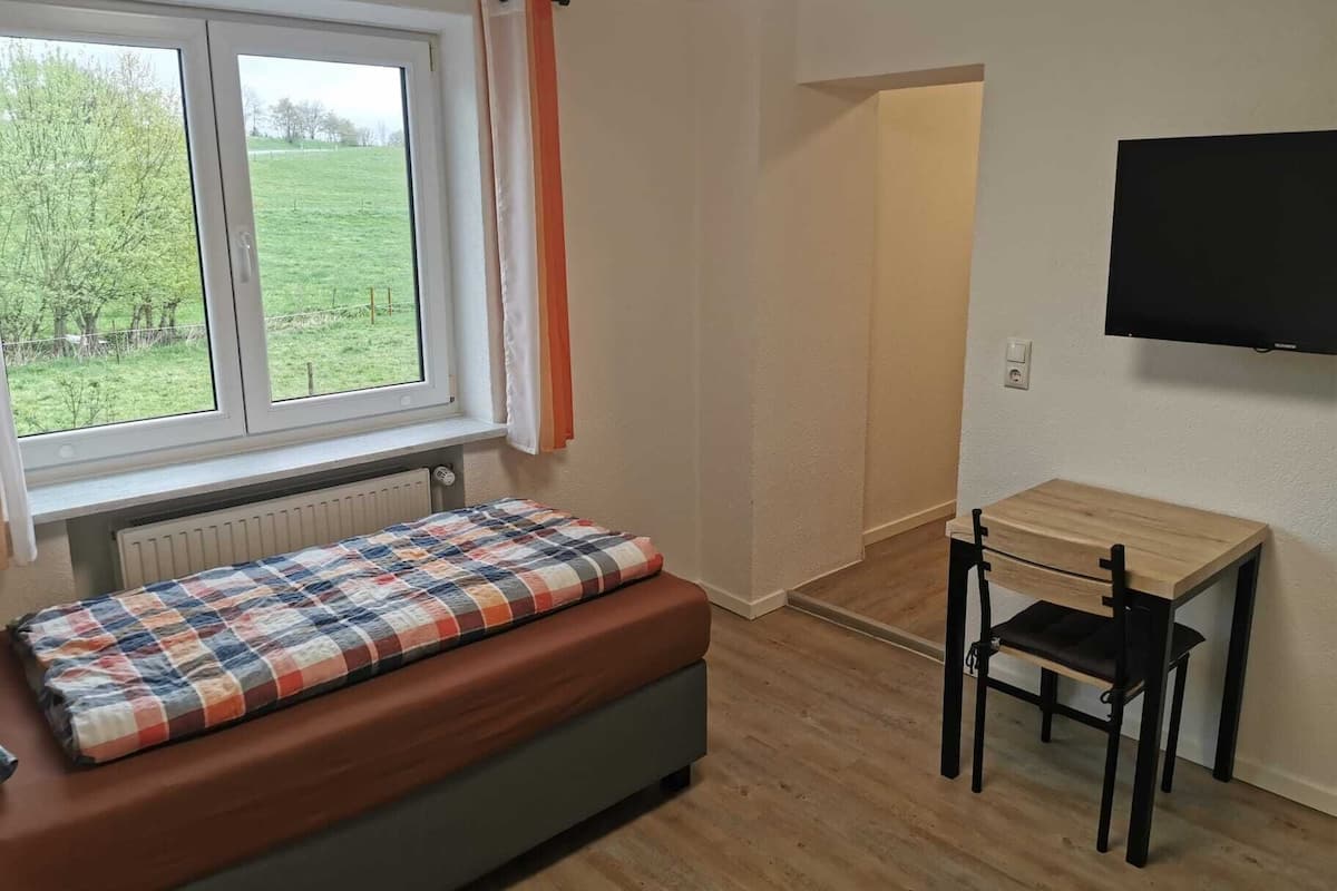 واي فاي مجانًا وملاءات أسرّة