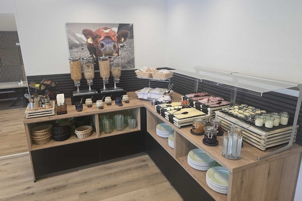 Se ofrece un desayuno continental (16.5 EUR por persona)