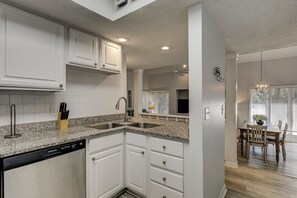 Fridge, microwave, stovetop, dishwasher - Sunset Rentals | St. Andrews 1662 (Hilton Head Island)