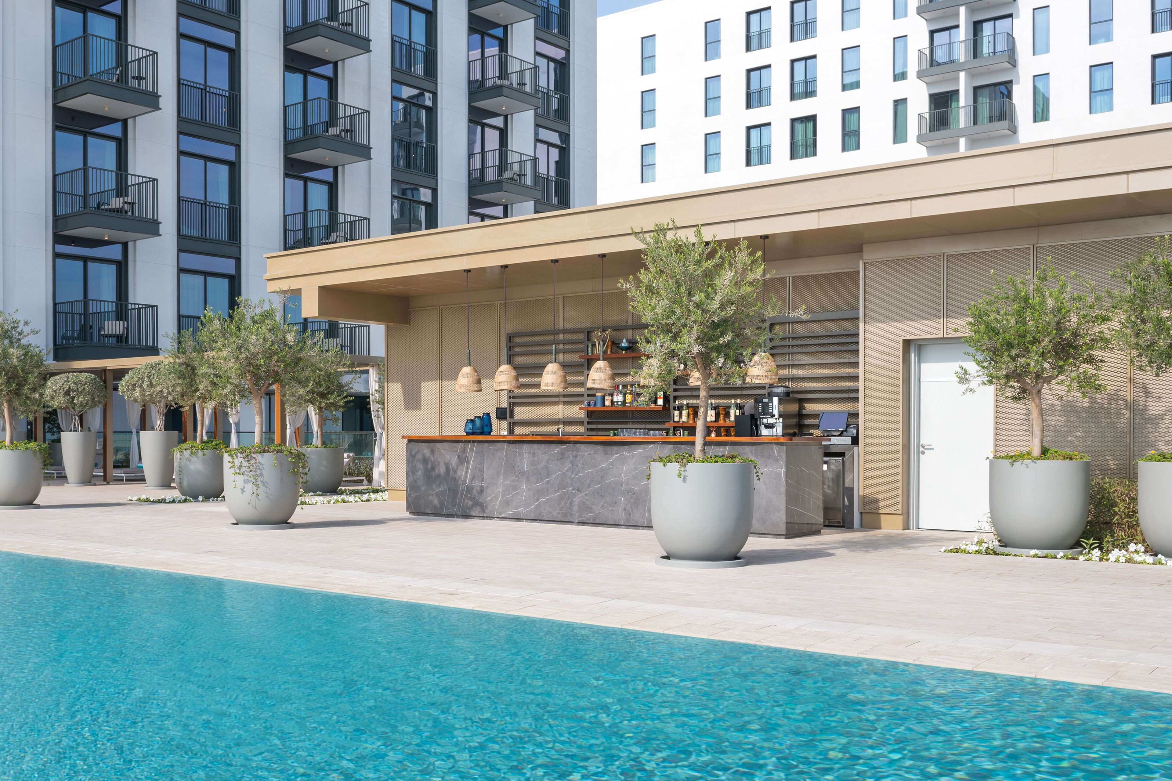 Bar en bord de piscine