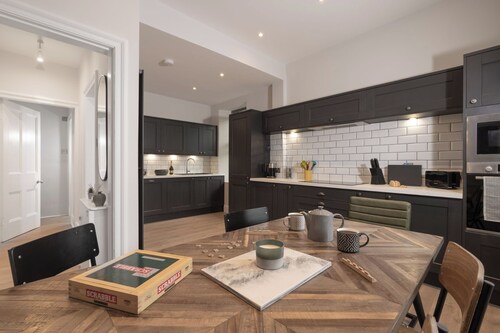 Spacious Apartment in Coniston by LetMeStay