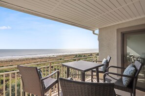 Outdoor dining - 503 Shorewood: 2 BR Oceanfront Penthouse Villa. Stunning Views, Free Bikes (Hilton Head Island)