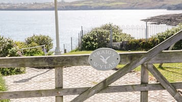 Cottage | Property grounds