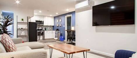 TV, Netflix, strømmetjenester og kontorer