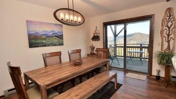 Condo, 2 phòng ngủ | Khu ăn uống