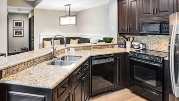 Condo, 3 Bedrooms | Private kitchen | Dining tables