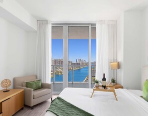 1 bedroom, desk, iron/ironing board, travel crib - 1BR w/View Balcony- Enjoy Gym & Pool (Hallandale Beach)