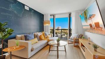 Una televisión, una oficina