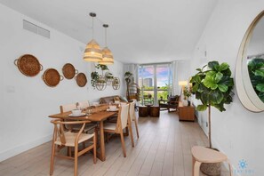 Dining - Tropical Apartment w/Balcony|Pool|Up To 4+ Gym (Hallandale Beach)