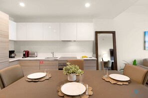 Dining - Rooftop Pool +Balcony|Hollywood Beach Boardwalk (Hollywood)