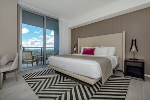 2 bedrooms, desk, iron/ironing board, travel cot - Wrap Around Balcony: 2Br| Amazing Views+ Pools (Hollywood)