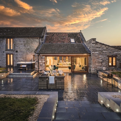 Cider Barn sleeping 12 with hot tub and Spa facilities.