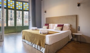 5 camere, una scrivania, ferro/asse da stiro, Wi-Fi gratuito