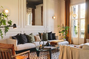 TV - Five bedroom top apartment Paseo de Gracia - You Stylish (Barcelona)