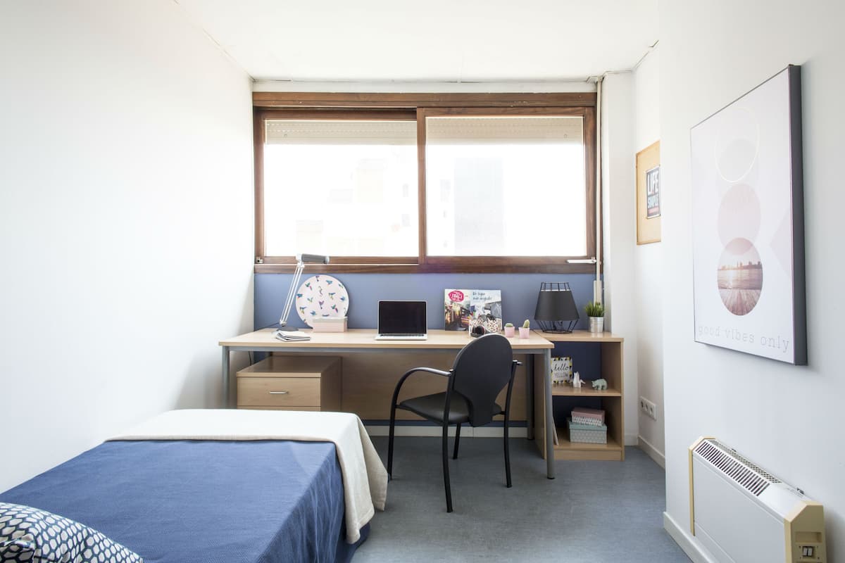 Estudi estàndard | Escriptori, espai de treball apte per a portàtils i wifi gratuïta