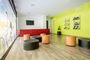Lobby sitting area - Lesseps (Barcelona)
