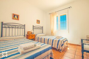 4 slaapkamers, een strijkplank/strijkijzer, gratis wifi