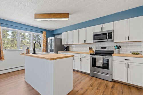 Blue Roof Lodge: Pet-Friendly, Walkable to Downtown Custer