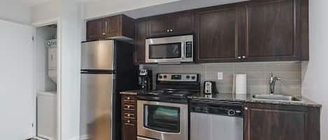 Refrigerador, microondas, horno y parrilla de estufa