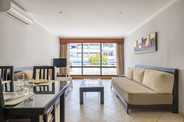 Apartment, 1 Bedroom | Living area | 50-cm flat-screen TV with cable channels, TV - Pé do Lago 1 Bedroom Apartment with Pool (Loulé)