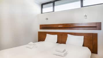 Apartamento, 1 habitación | 1 dormitorio, tabla de planchar con plancha, ropa de cama