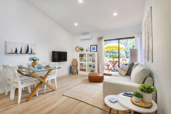 Apartment, 1 Bedroom | Living area | 42-inch flat-screen TV with cable channels, TV - BnBird Sunny Algarve @ Vilamoura (Loulé)