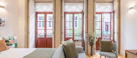 Departamento, 1 habitación | Tabla de planchar con plancha, cunas, cuna de viaje y ropa de cama