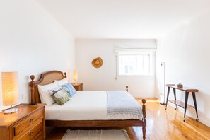 3 bedrooms, iron/ironing board, bed sheets - Povoa Sunset Views (Povoa De Varzim)