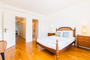 3 bedrooms, iron/ironing board, bed sheets - Povoa Sunset Views (Povoa De Varzim)