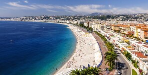 On the beach - NEW! 2 Pieces Design, Downtown, 200 m beaches, air conditioned (Menton)