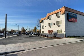 Exterior - Econo Lodge Expo Center (Portland)