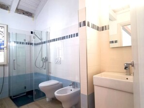 Douche, bidet